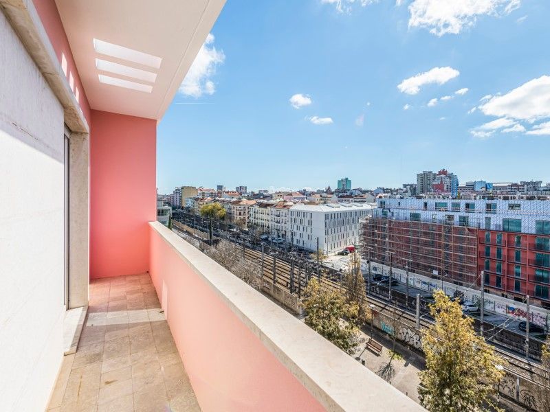 apartment 7 Rooms for sale on Lisboa (1700)