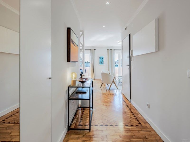 apartment 7 Rooms for sale on Lisboa (1700)