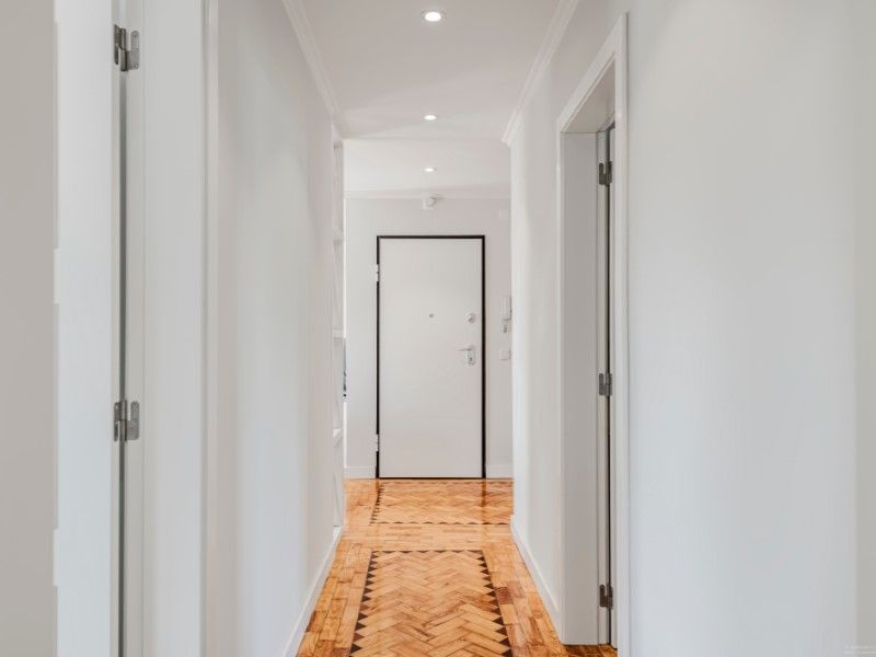 apartment 7 Rooms for sale on Lisboa (1700)