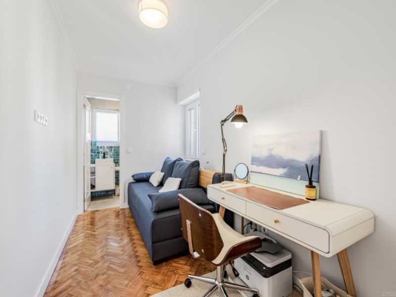 apartment 7 Rooms for sale on Lisboa (1700)