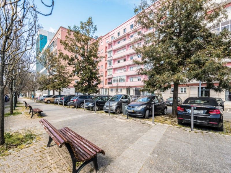 apartment 7 Rooms for sale on Lisboa (1700)