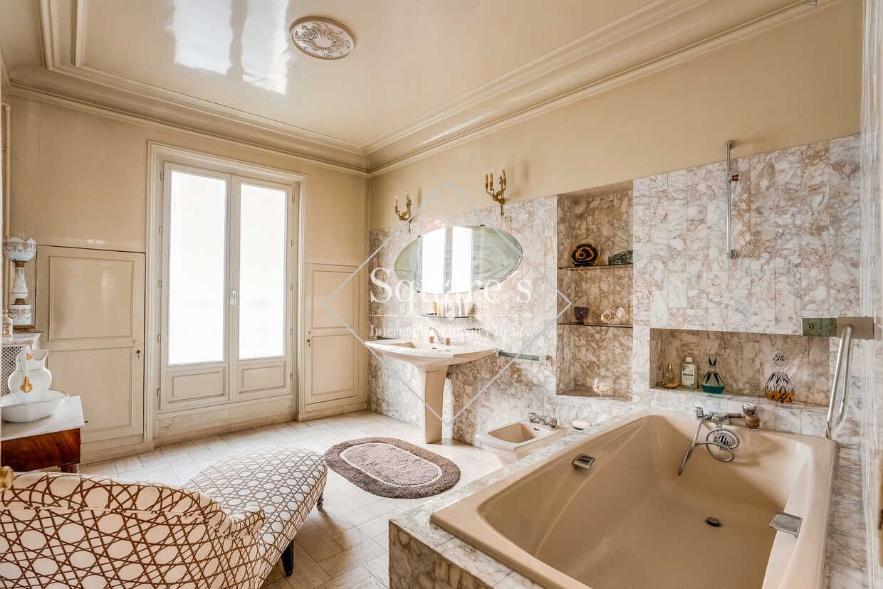 apartment 5 Rooms for sale on Paris 17ème (75017)