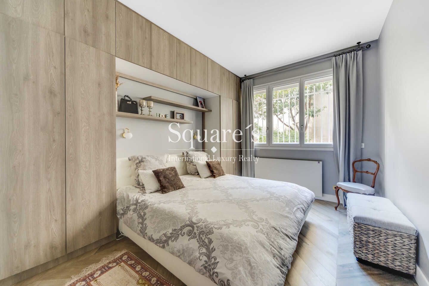 apartment 4 Rooms for sale on Neuilly-sur-Seine (92200)