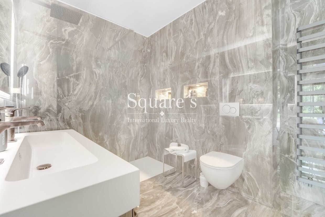 apartment 4 Rooms for sale on Neuilly-sur-Seine (92200)