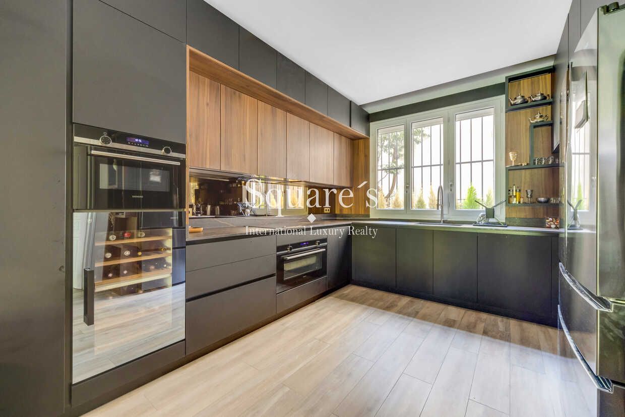 apartment 4 Rooms for sale on Neuilly-sur-Seine (92200)