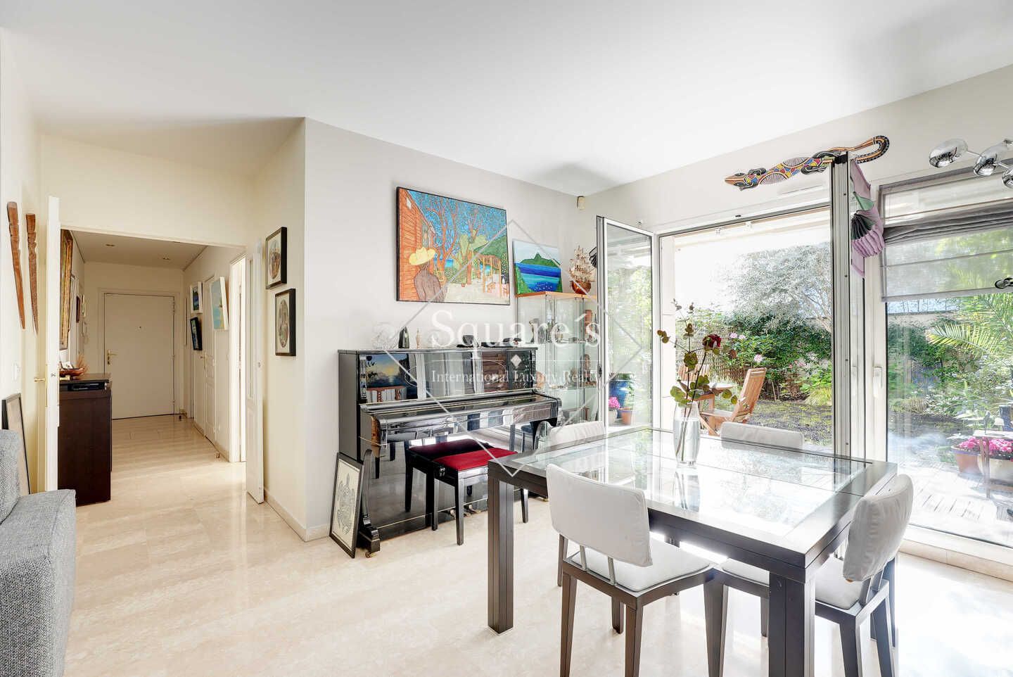 apartment 4 Rooms for sale on Neuilly-sur-Seine (92200)