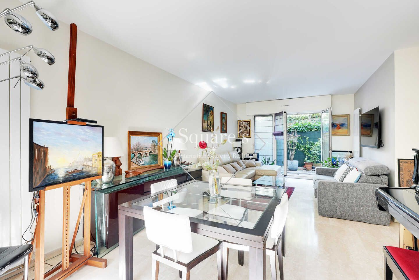 apartment 4 Rooms for sale on Neuilly-sur-Seine (92200)
