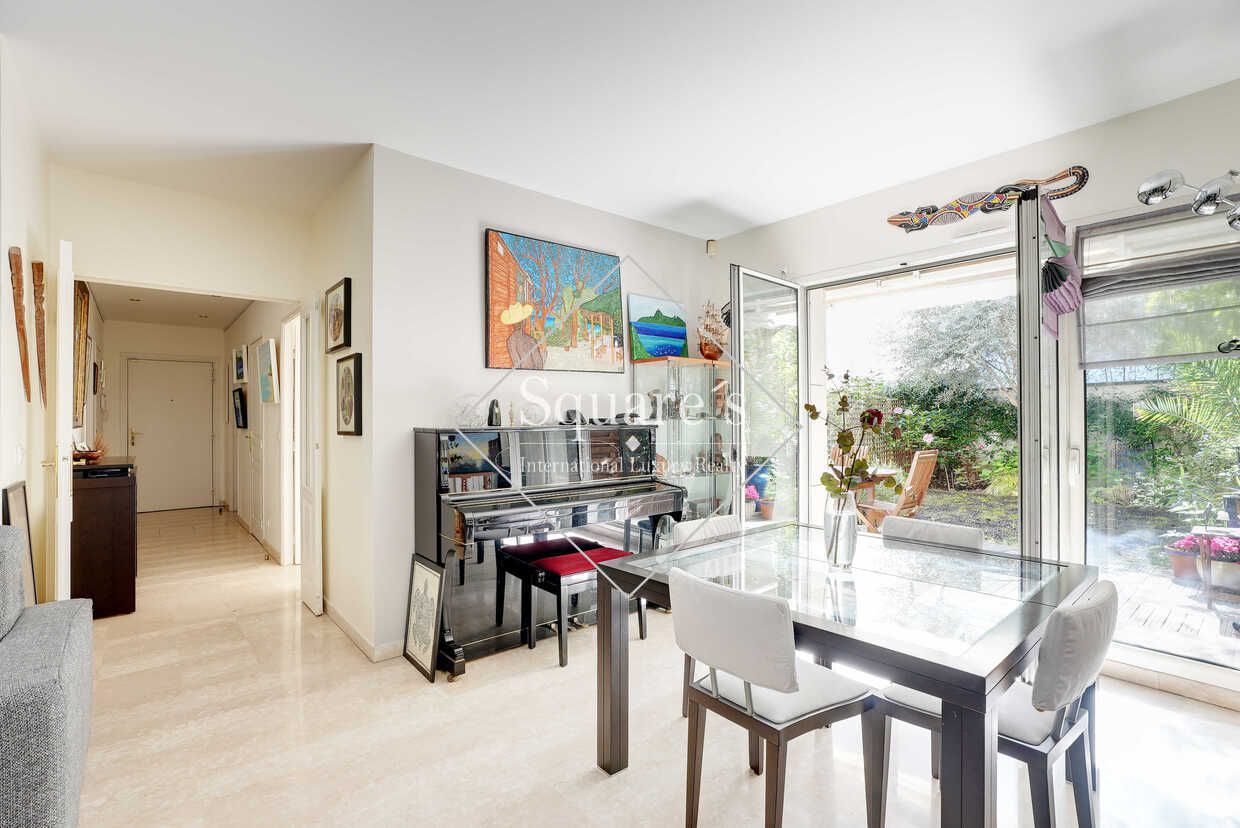 apartment 4 Rooms for sale on Neuilly-sur-Seine (92200)