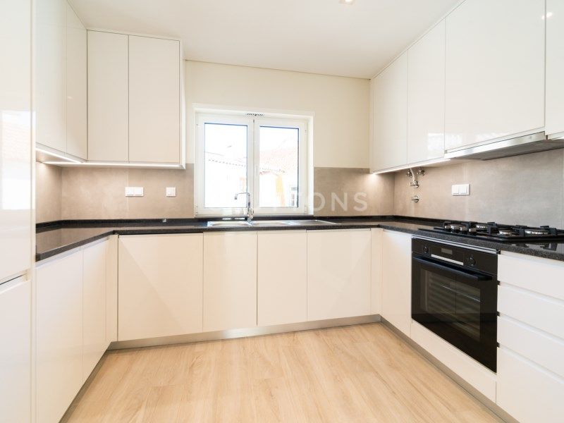 apartment 5 Rooms for sale on Cascais (2750)