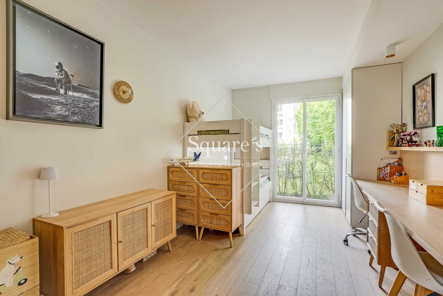 apartment 4 Rooms for sale on Neuilly-sur-Seine (92200)