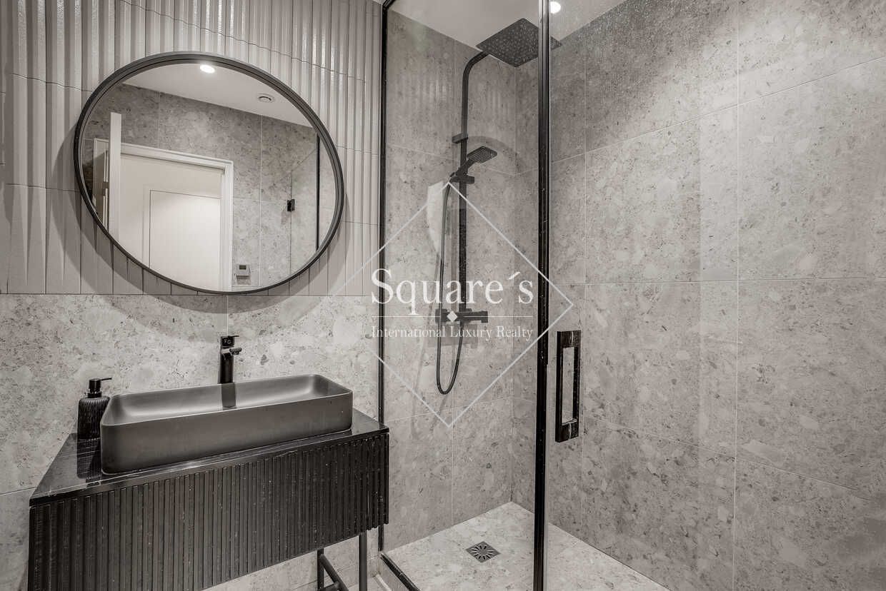 apartment 4 Rooms for sale on Neuilly-sur-Seine (92200)