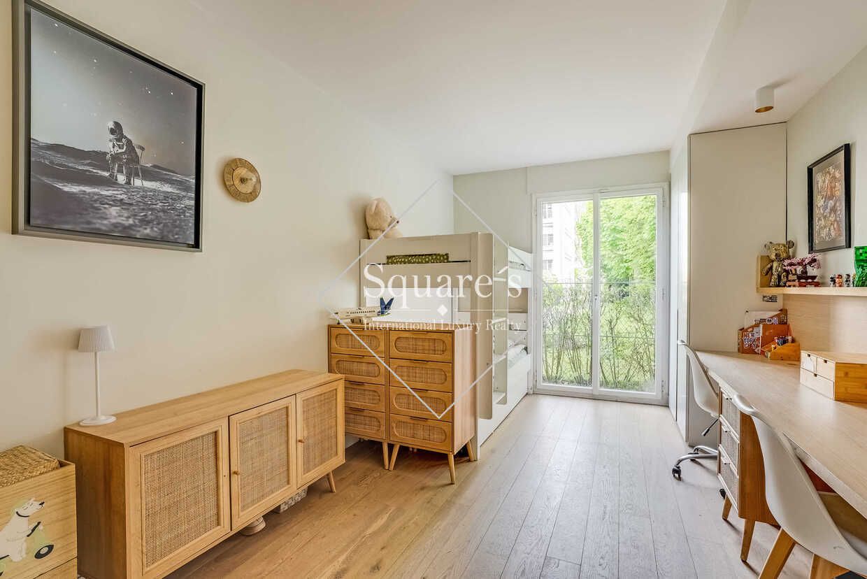 apartment 4 Rooms for sale on Neuilly-sur-Seine (92200)