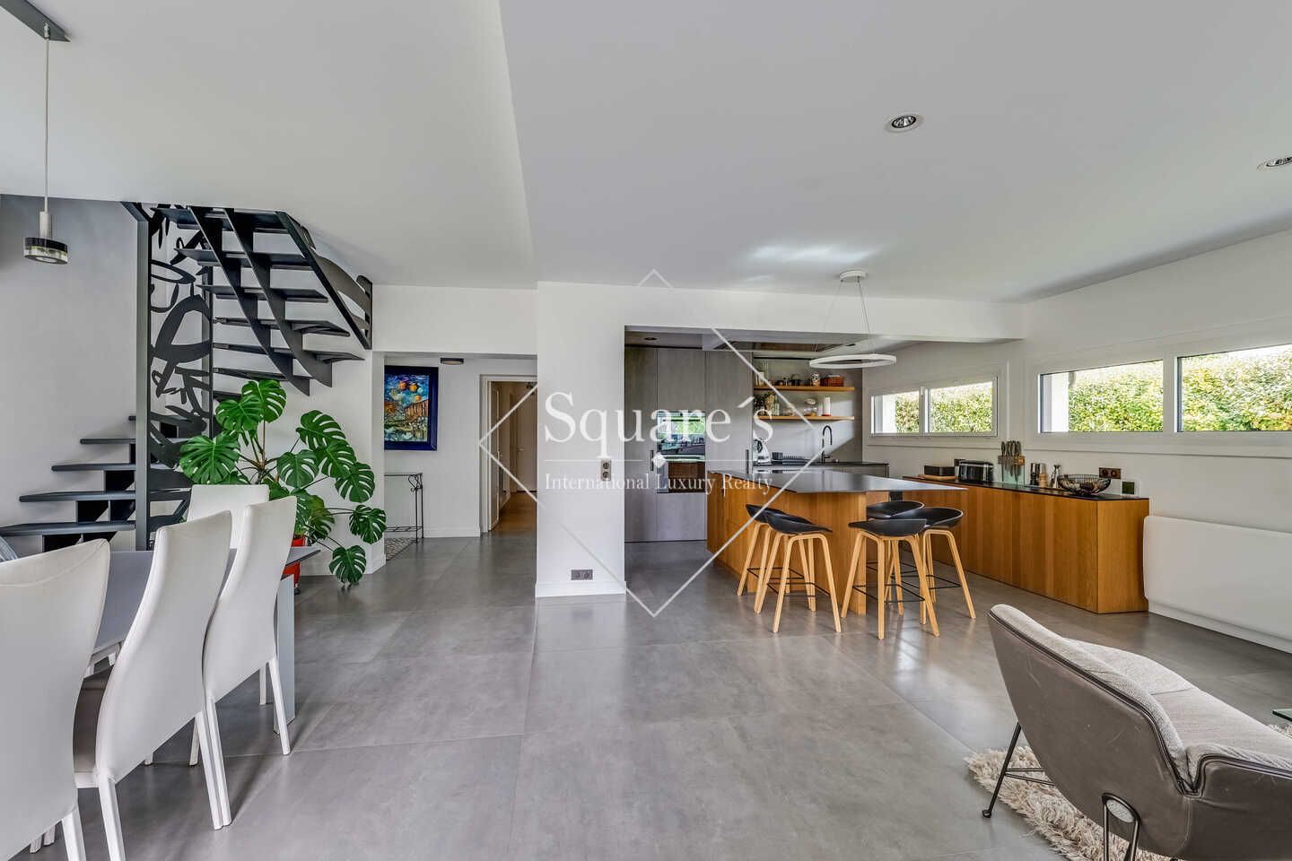 house 8 Rooms for sale on FOURQUEUX (78112)