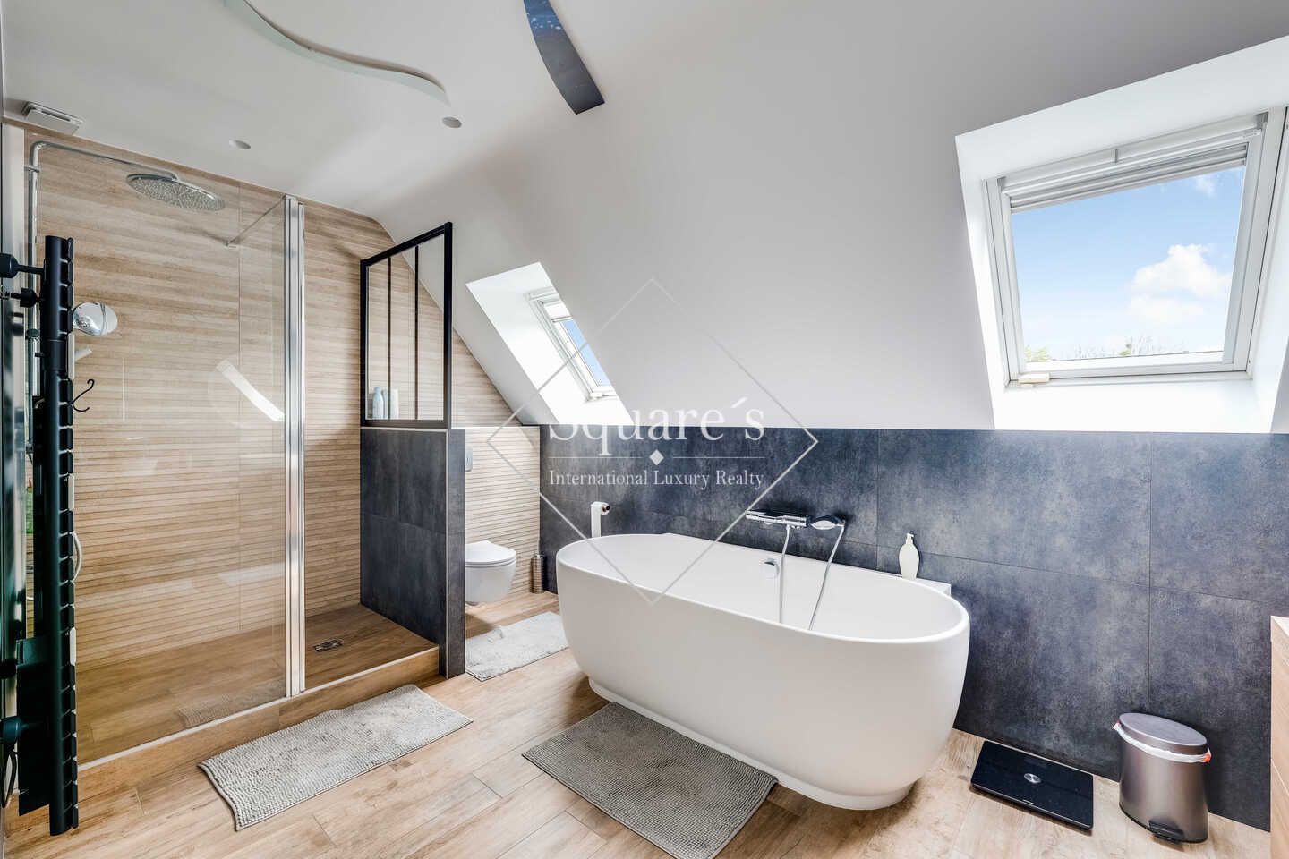 house 8 Rooms for sale on FOURQUEUX (78112)