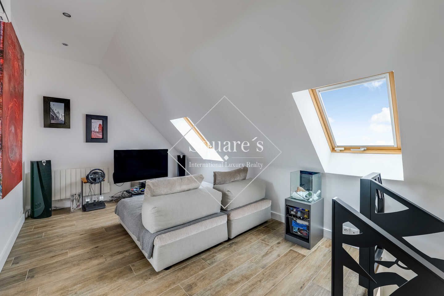 house 8 Rooms for sale on FOURQUEUX (78112)