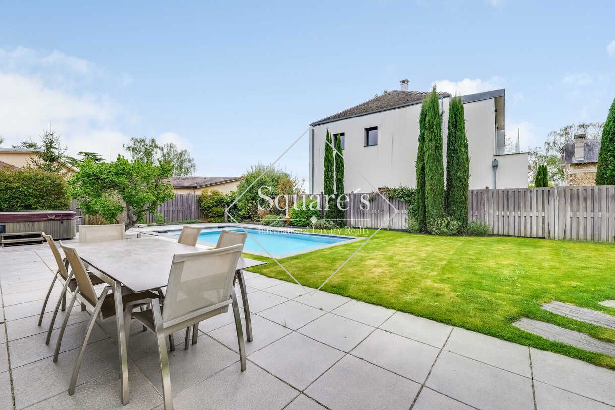 house 8 Rooms for sale on FOURQUEUX (78112)