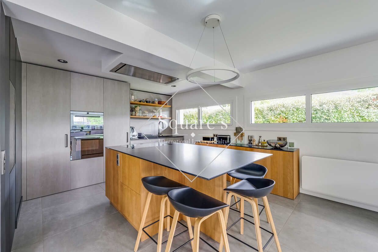 house 8 Rooms for sale on FOURQUEUX (78112)