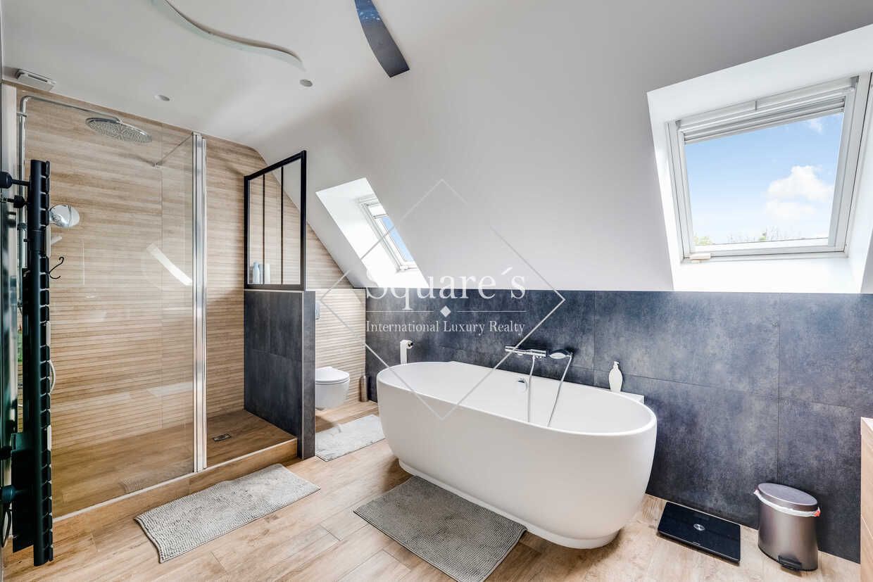 house 8 Rooms for sale on FOURQUEUX (78112)