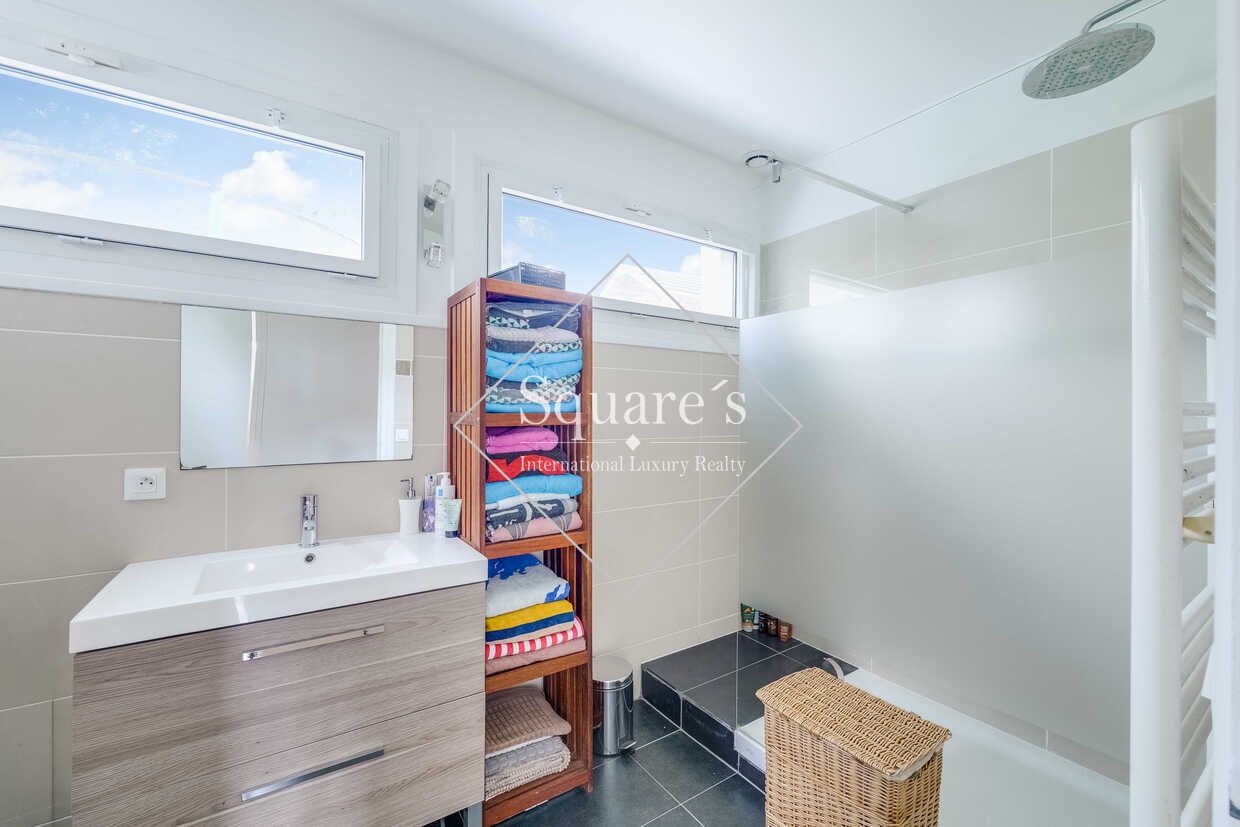 house 8 Rooms for sale on FOURQUEUX (78112)