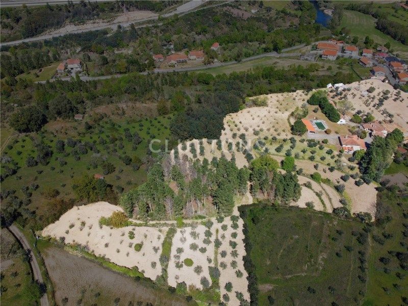 farmhouse 30 Rooms for sale on Celorico da Beira (6360)