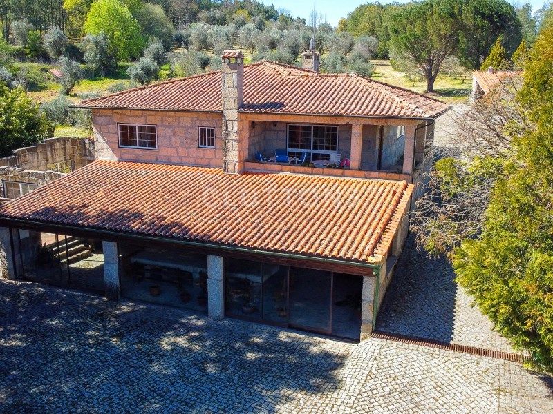 farmhouse 30 Rooms for sale on Celorico da Beira (6360)