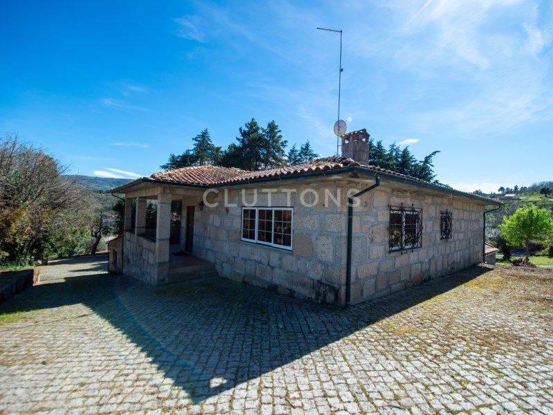 farmhouse 30 Rooms for sale on Celorico da Beira (6360)