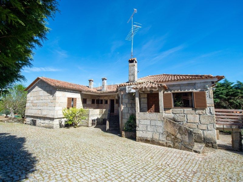 farmhouse 30 Rooms for sale on Celorico da Beira (6360)