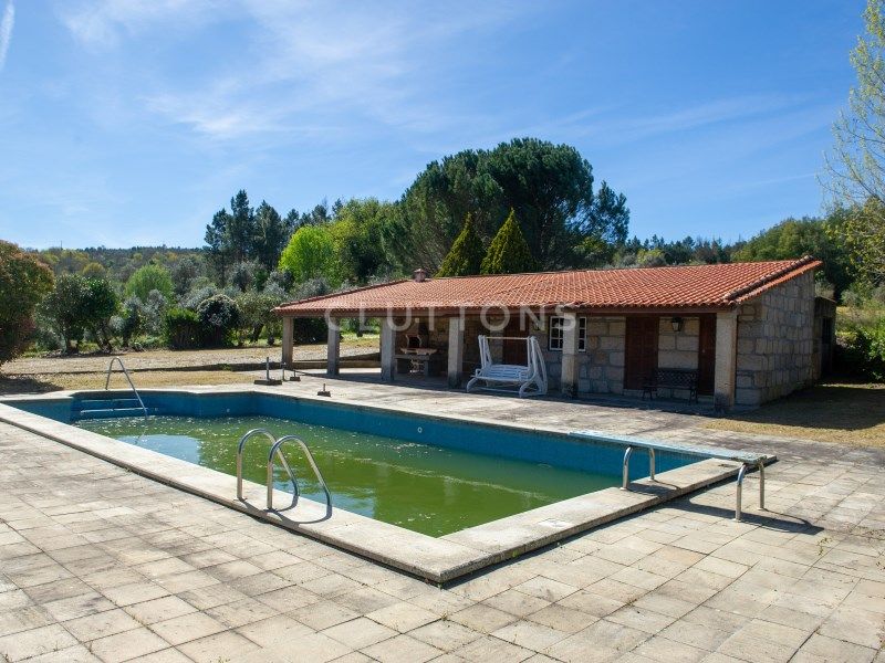 farmhouse 30 Rooms for sale on Celorico da Beira (6360)