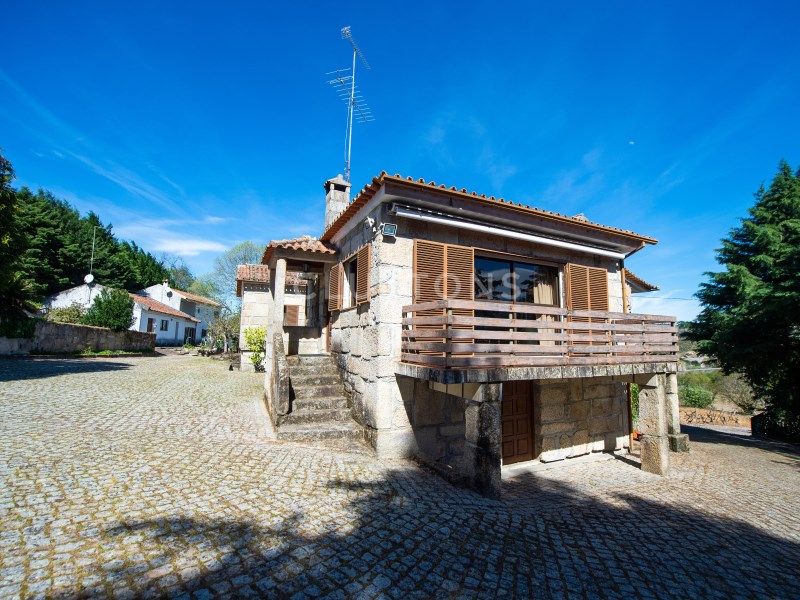 farmhouse 30 Rooms for sale on Celorico da Beira (6360)