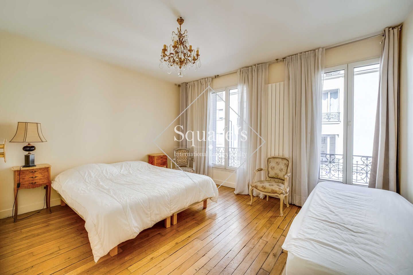 house 4 Rooms for sale on Issy les Moulineaux (92130)
