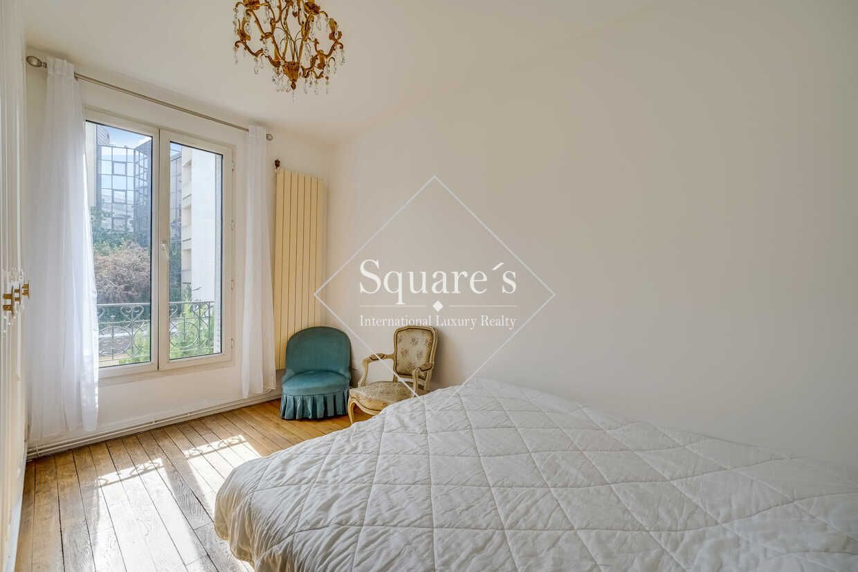 house 4 Rooms for sale on Issy les Moulineaux (92130)
