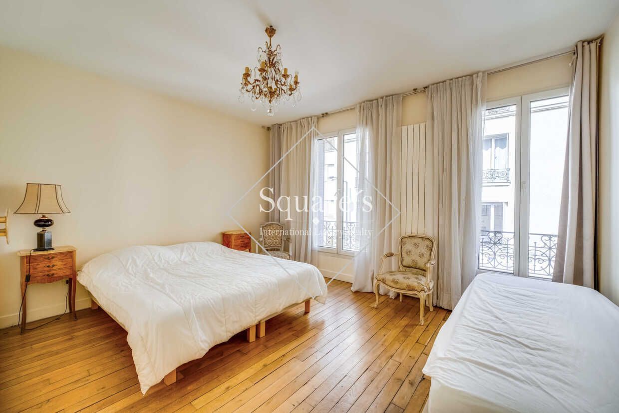 house 4 Rooms for sale on Issy les Moulineaux (92130)