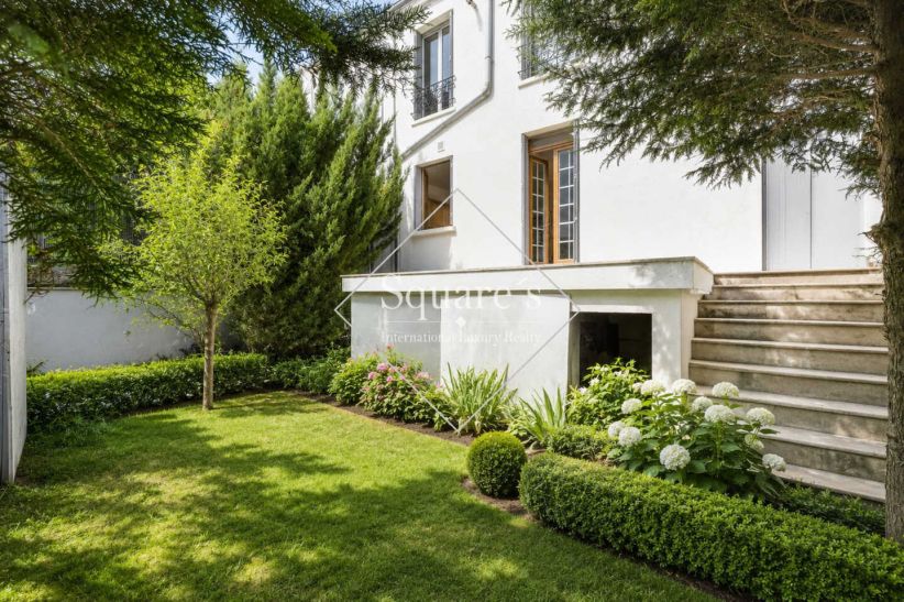 house 4 Rooms for sale on Issy les Moulineaux (92130)