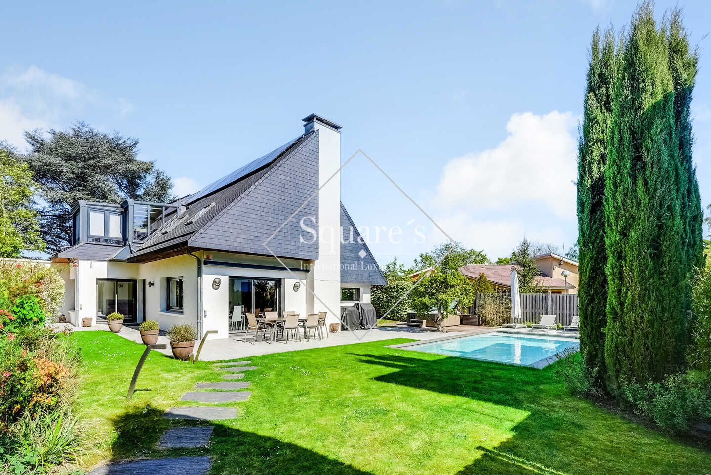 house 9 Rooms for sale on FOURQUEUX (78112)