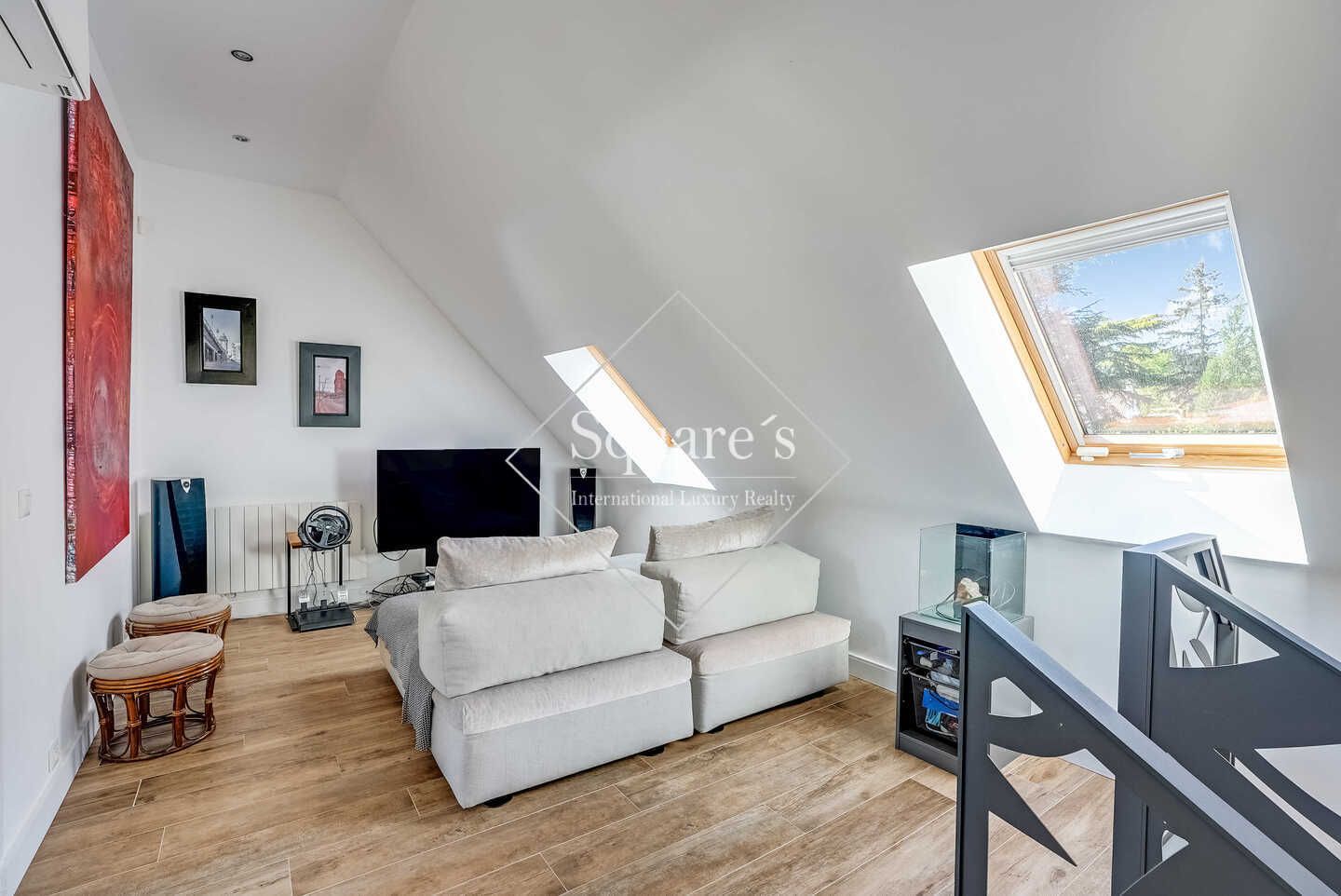 house 9 Rooms for sale on FOURQUEUX (78112)