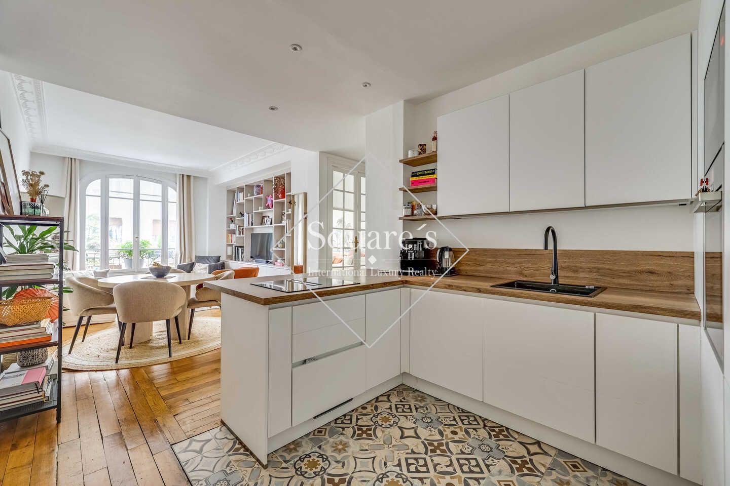 apartment 5 Rooms for sale on Neuilly-sur-Seine (92200)