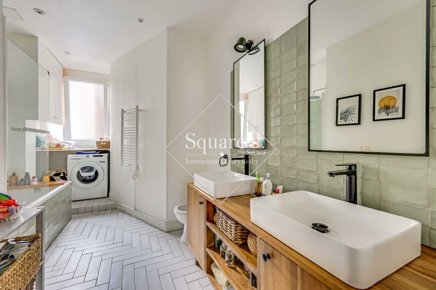 apartment 5 Rooms for sale on Neuilly-sur-Seine (92200)