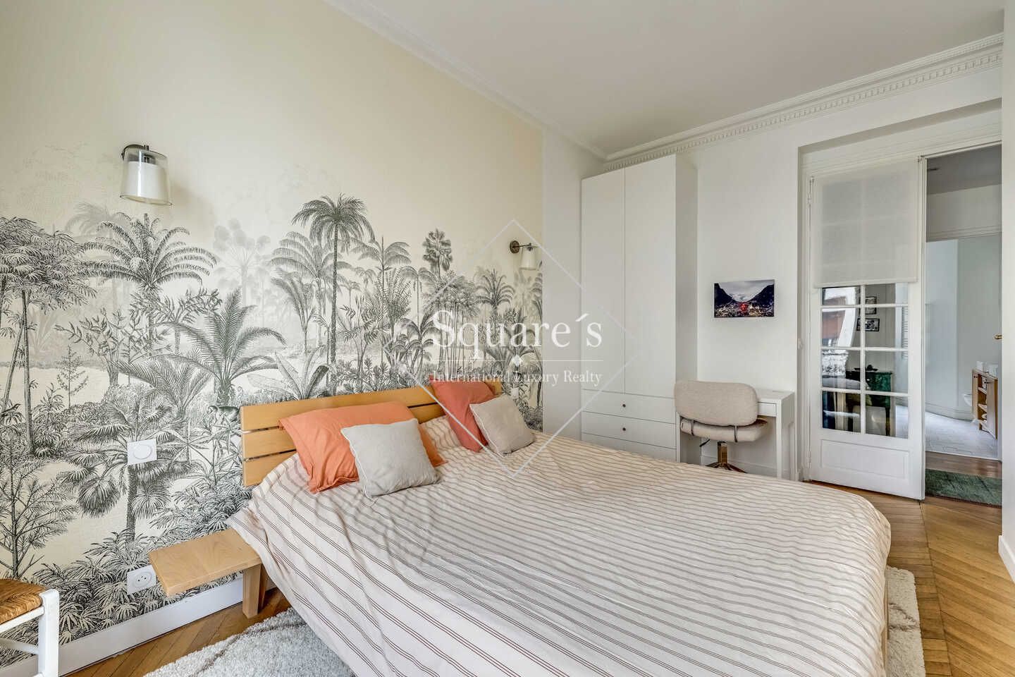 apartment 5 Rooms for sale on Neuilly-sur-Seine (92200)