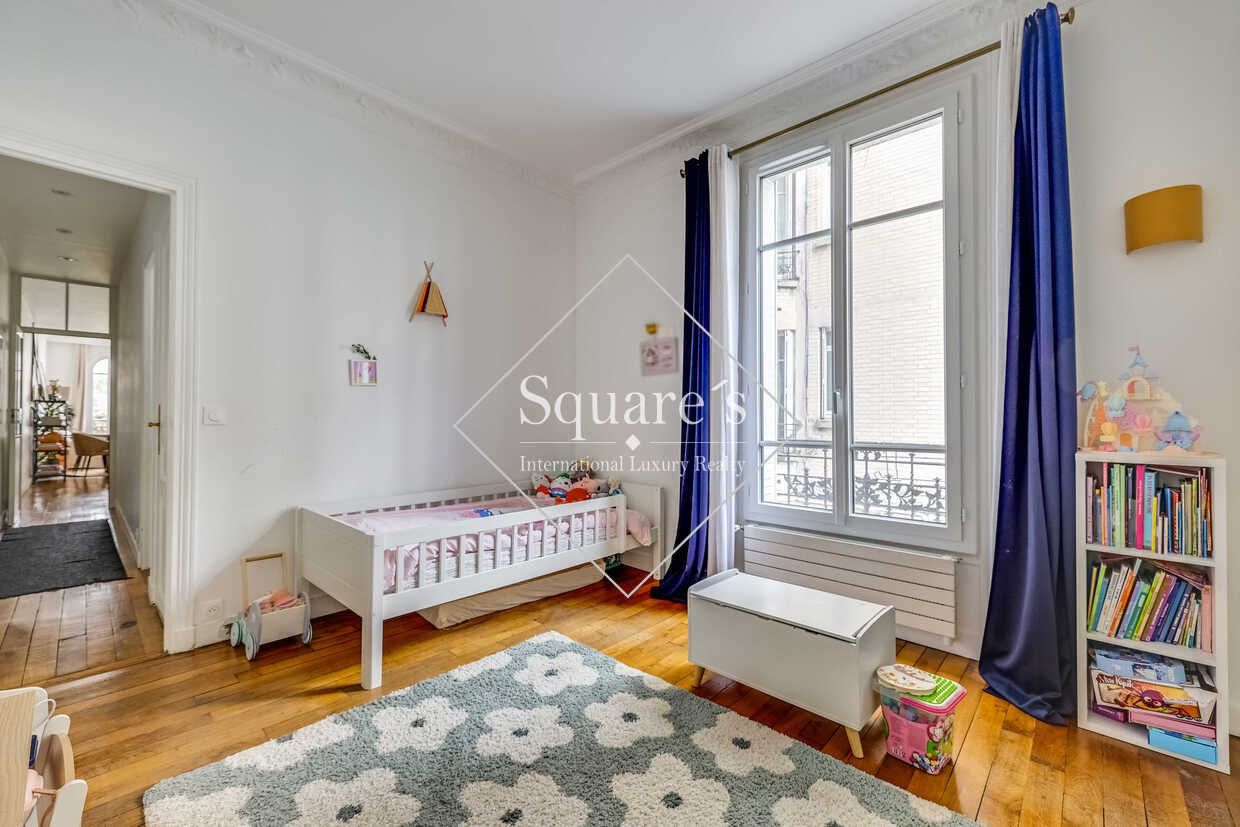 apartment 5 Rooms for sale on Neuilly-sur-Seine (92200)