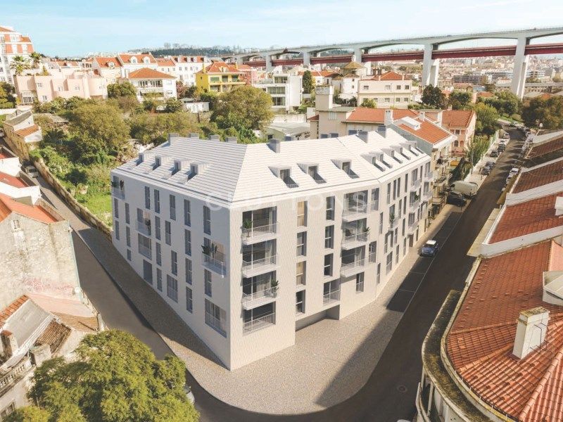 apartment 7 Rooms for sale on Lisboa (1300)