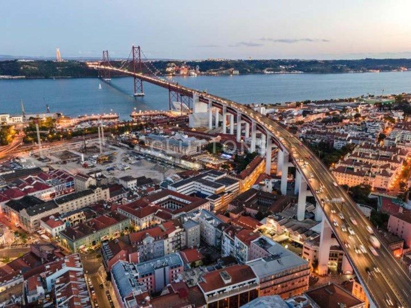 apartment 7 Rooms for sale on Lisboa (1300)