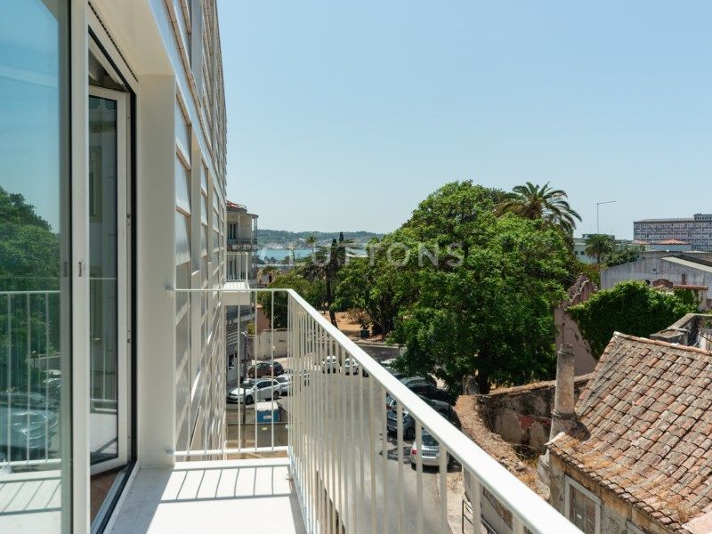 apartment 5 Rooms for sale on Lisboa (1300)