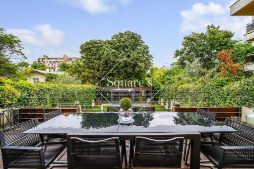 Vente Hôtel particulier Neuilly-sur-Seine 8&nbsp;Pièces 656&nbsp;m²
