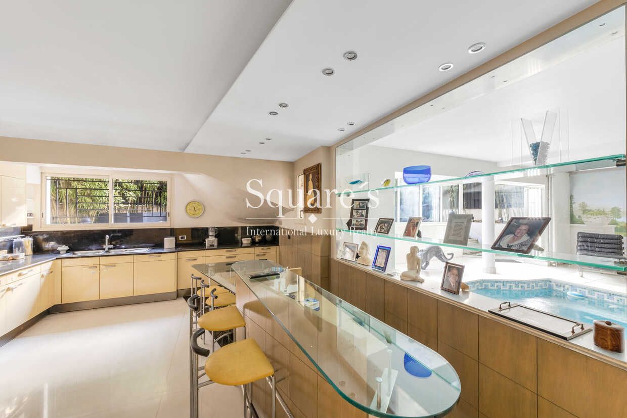 mansion (hôtel particulier) 10 Rooms for sale on Neuilly-sur-Seine (92200)