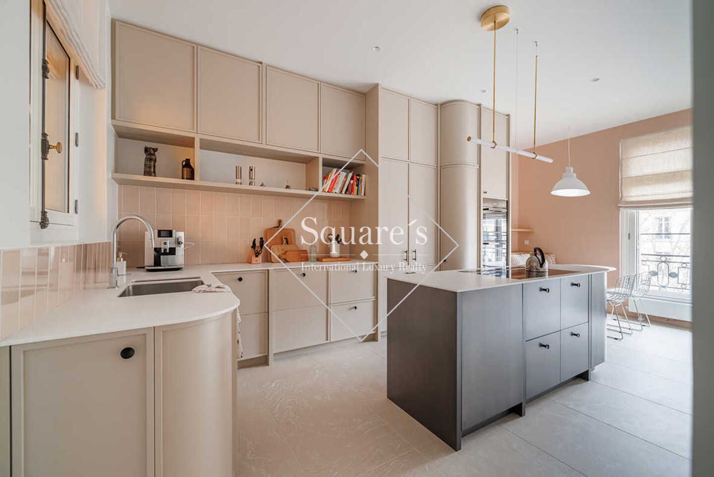 apartment 7 Rooms for sale on Paris 17ème (75017)