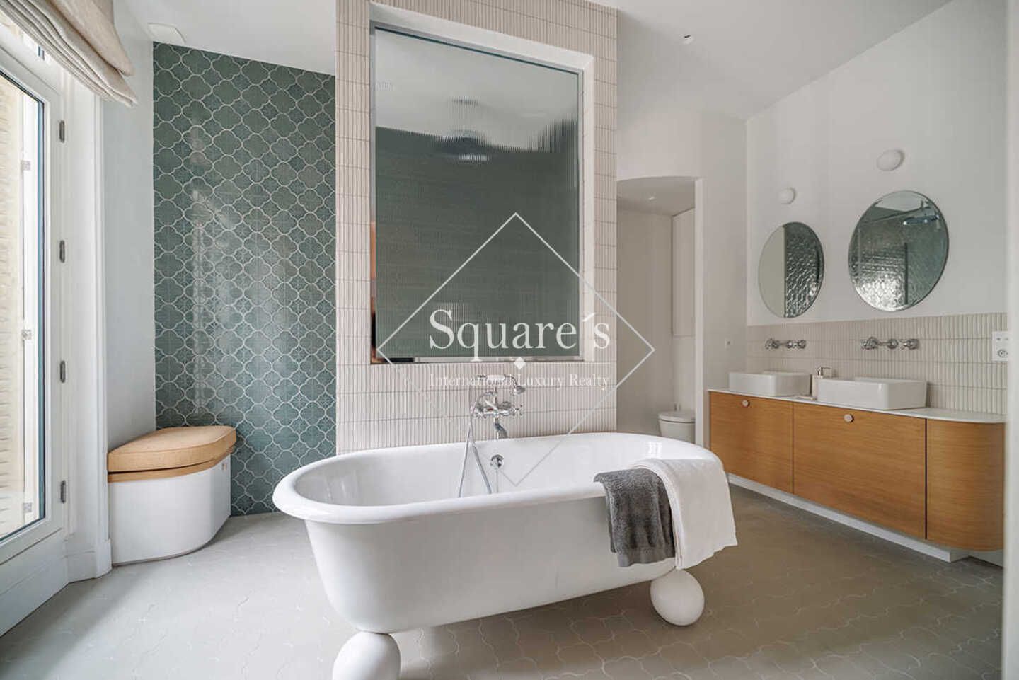apartment 7 Rooms for sale on Paris 17ème (75017)