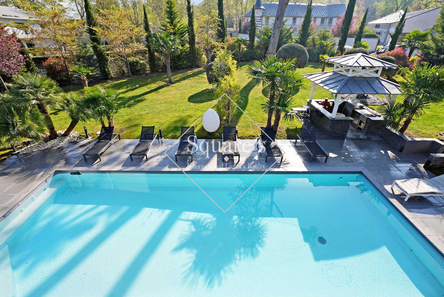 house 6 Rooms for sale on Rueil  Malmaison (92500)