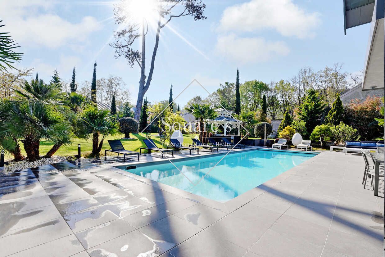 house 6 Rooms for sale on Rueil  Malmaison (92500)