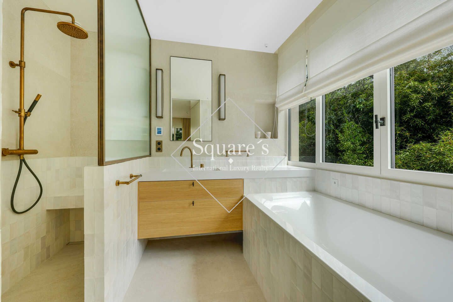 apartment 7 Rooms for sale on Neuilly-sur-Seine (92200)