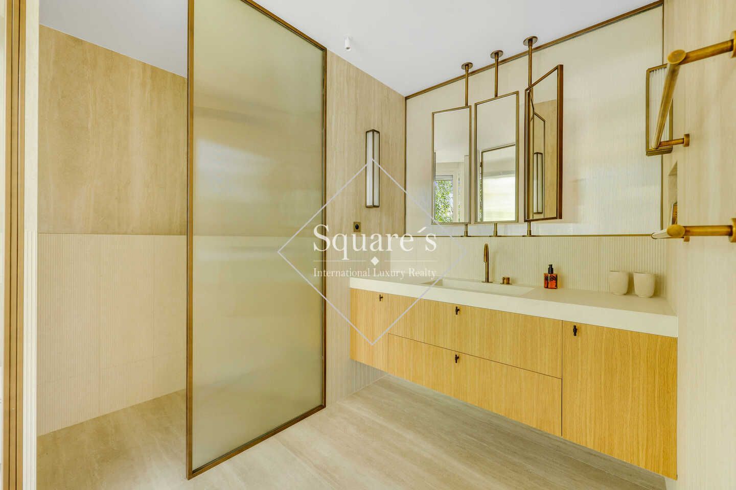 apartment 7 Rooms for sale on Neuilly-sur-Seine (92200)